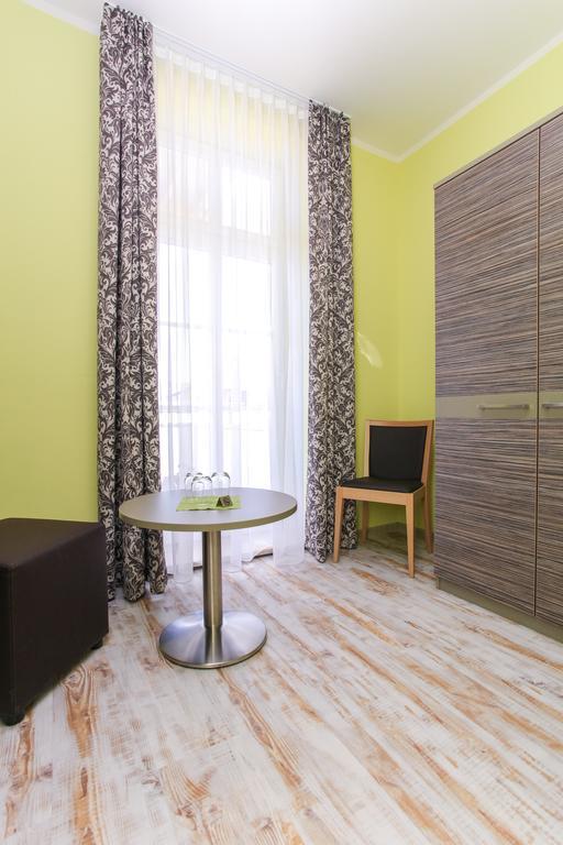 Restaurant & Pension Eshramo Barth Pokój zdjęcie